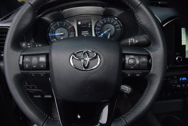 Toyota HI-LUX 2.8 D-4D X-TRA CAB INVINCIBLE A/T