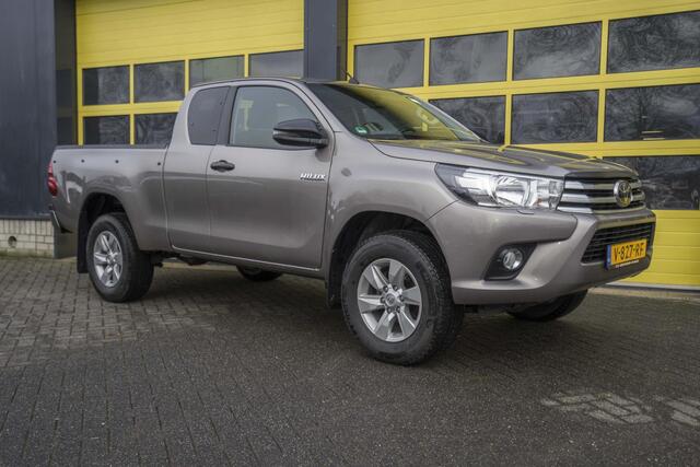 Toyota HI-LUX HiLux 2.4 D-4D-F Xtra Cab Professional Navi