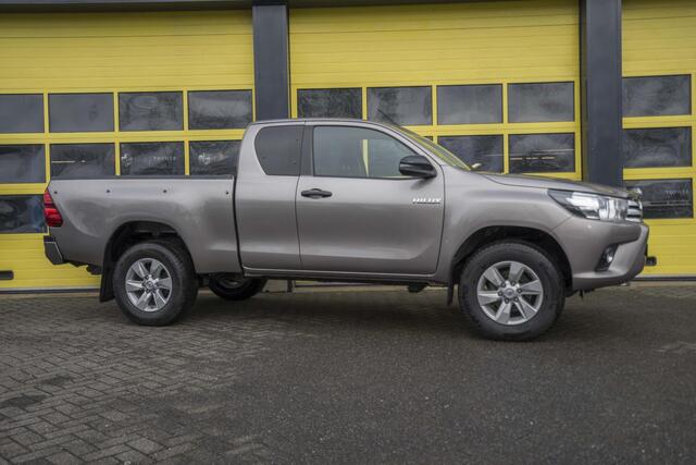 Toyota HI-LUX HiLux 2.4 D-4D-F Xtra Cab Professional Navi