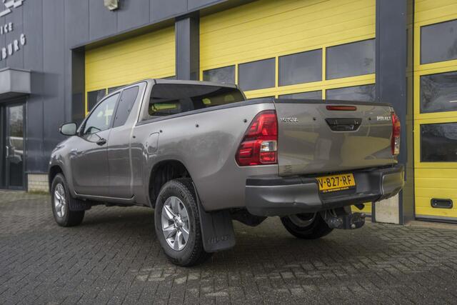 Toyota HI-LUX HiLux 2.4 D-4D-F Xtra Cab Professional Navi
