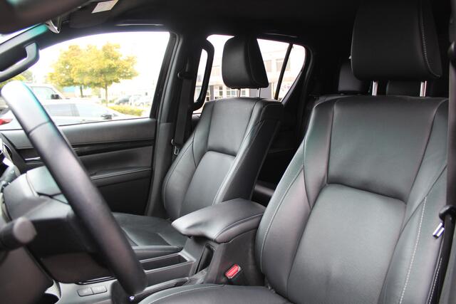 Toyota HI-LUX HiLux 2.4 D-4D Double Cab Executive VAN Automaat | Rijklaar | Hardtop | Stoelverwarming | Trekhaak | Navi | Bluetooth | Leder |