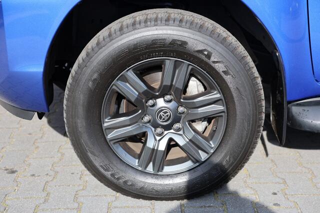 Toyota HI-LUX 2.4 D-4D X-TRA CAB PROFESSIONAL 4WD VAN