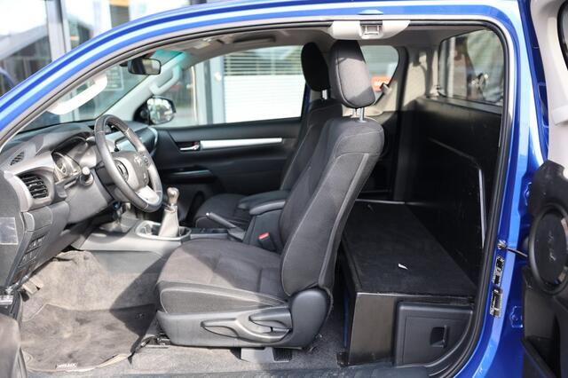 Toyota HI-LUX 2.4 D-4D X-TRA CAB PROFESSIONAL 4WD VAN