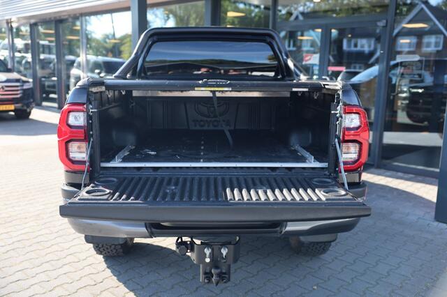 Toyota HI-LUX 2.8 D-4D X-TRA CAB INVINCIBLE A/T 4WD VAN