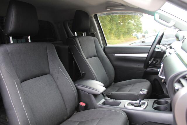 Toyota HI-LUX HiLux 2.8 D-4D Xtra Cab Professional premium Automaat | Rijklaar | Hardtop | Navi | Apple/Android | Trekhaak | PDC | Camera