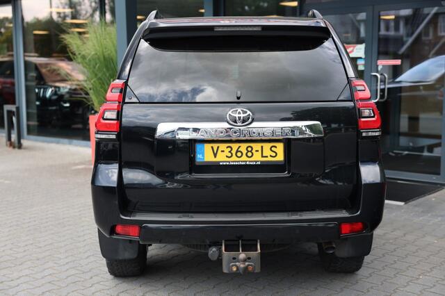 Toyota LAND CRUISER 150 2.8 D-4D 5DRS LOUNGE B/E TREKKER A/T 5 SITZ VAN