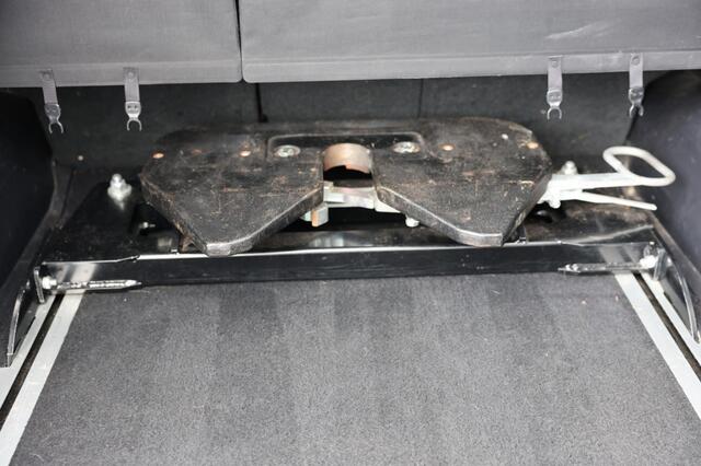 Toyota LAND CRUISER 150 2.8 D-4D 5DRS LOUNGE B/E TREKKER A/T 5 SITZ VAN