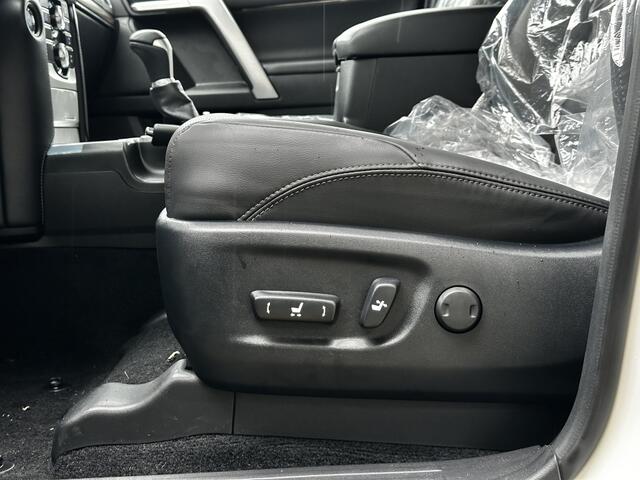 Toyota LAND CRUISER 2.8 D-4D 177 PK Professional Automaat Van 5-deurs High Roof Blin