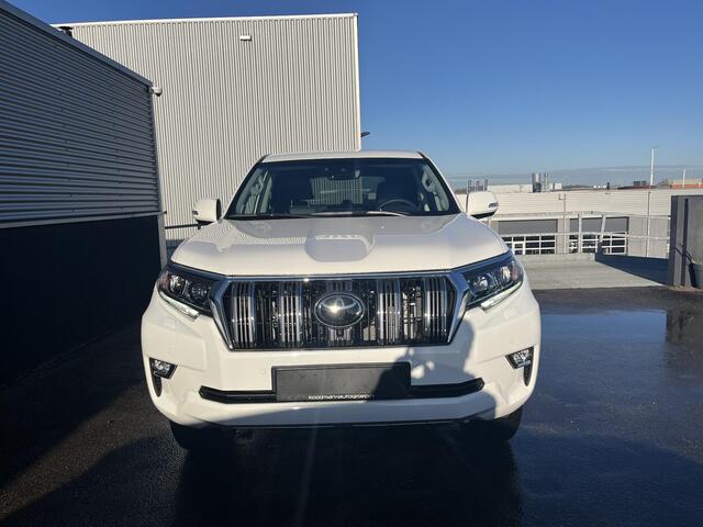 Toyota LAND CRUISER Toyota 2.8 D-4D Professional SRWV + off-road pakket, Automaat, Grijs kenteken, GEEN BPM, Nieuwe NL auto, Direct rijden