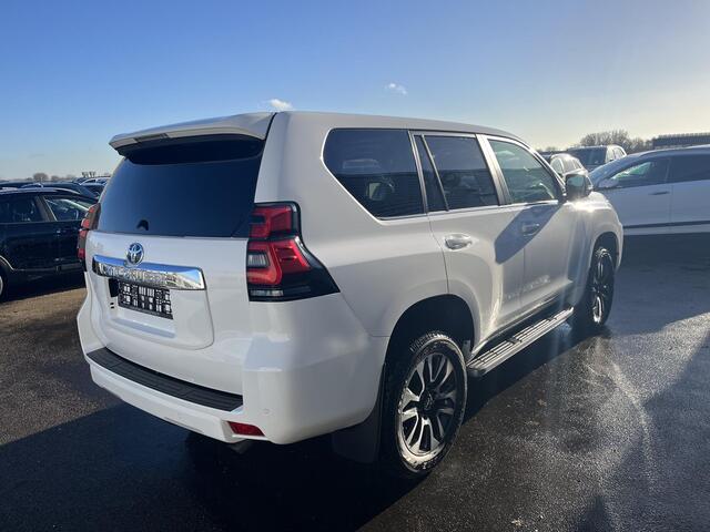 Toyota LAND CRUISER Toyota 2.8 D-4D Professional SRWV + off-road pakket, Automaat, Grijs kenteken, GEEN BPM, Nieuwe NL auto, Direct rijden