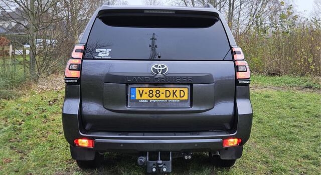 Toyota LAND CRUISER 2.8 D-4D-F Matt Black line 3500KG Trek Klasse 3 Alarm etc
