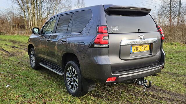 Toyota LAND CRUISER 2.8 D-4D Professional Blind van