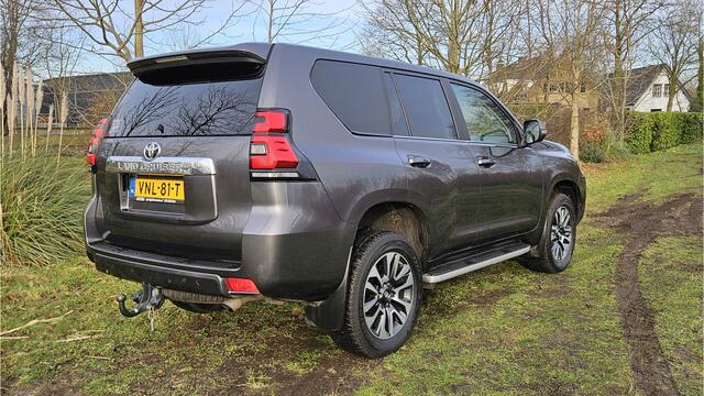 Toyota LAND CRUISER 2.8 D-4D Professional Blind van