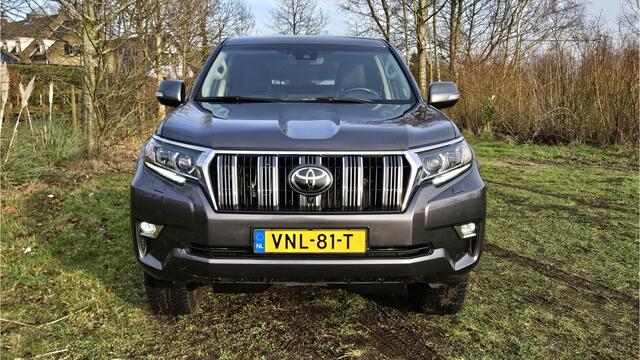 Toyota LAND CRUISER 2.8 D-4D Professional Blind van