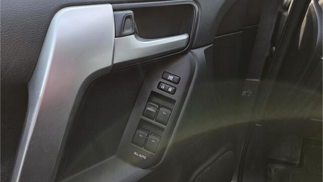 Toyota LAND CRUISER 2.8 D-4D Professional Blind van