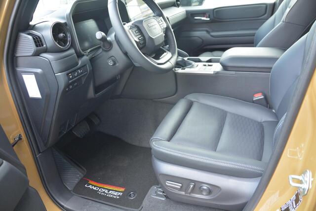 Toyota LAND CRUISER 2.8 D-4D Standard Roof Window Van Navigator | Trekhaak | BPM Vrij!