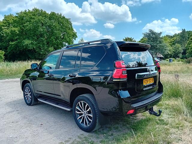 Toyota LAND CRUISER 2.8 D-4D-F Executive Blind Van