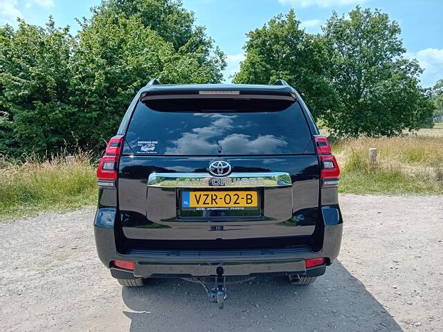 Toyota LAND CRUISER 2.8 D-4D-F Executive Blind Van