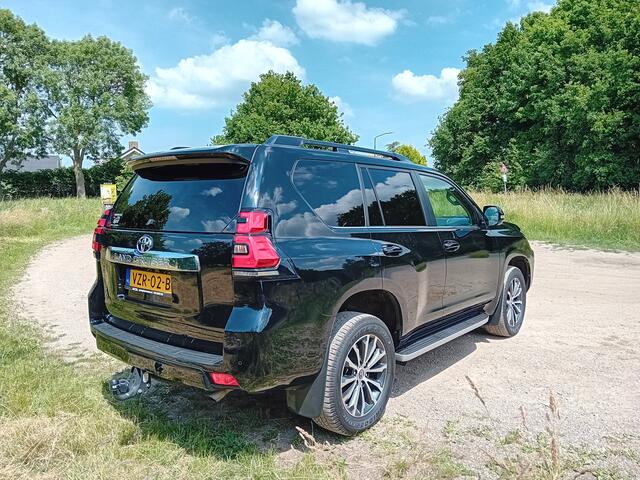 Toyota LAND CRUISER 2.8 D-4D-F Executive Blind Van