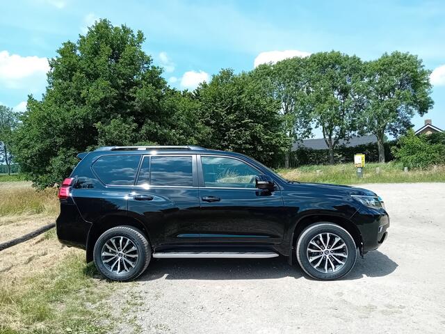 Toyota LAND CRUISER 2.8 D-4D-F Executive Blind Van