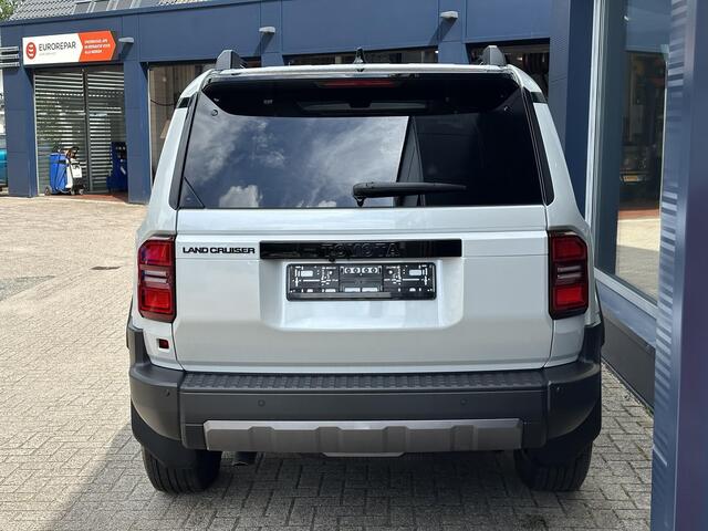 Toyota LAND CRUISER 2.8 D-4D President Grijs Kenteken Prijs excl. BTW /incl. BPM | Geel kenteken prijs ¤ 159.850,- incl. BTW| * Export Price EX VAT ¤72.500* | FULL OPTIONS | Navigatie | Panorama Schuif-Kanteldak | Volledig Lederen Bekleding | Off Road Pakket | LED Verlichtin