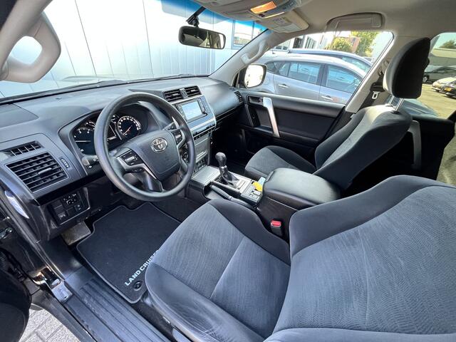 Toyota LAND CRUISER 2.8 D-4D-F Comfort Window Van NL Auto 1e Eigenaar Dealer Onderhouden Cruise Keyless
