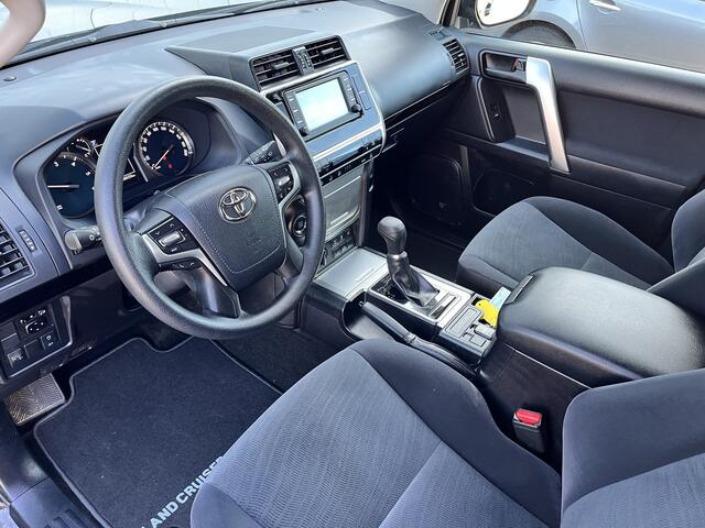 Toyota LAND CRUISER 2.8 D-4D-F Comfort Window Van NL Auto 1e Eigenaar Dealer Onderhouden Cruise Keyless