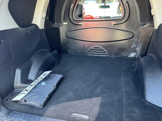 Toyota LAND CRUISER 2.8 D-4D-F Comfort Window Van NL Auto 1e Eigenaar Dealer Onderhouden Cruise Keyless