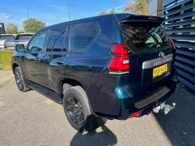 Toyota LAND CRUISER 2.8 D-4D- AUT 5DRS VAN BPM VRIJ /LEDER /CLIMA/CRUISE/ APPLE CAR PLAY NAVI GARANTIE ¤ 48.745 EXCL Auto in zeer goede staat / dealer onderhouden schade vrij FISCAAL VOORDELIG GRIJS KENTEKEN