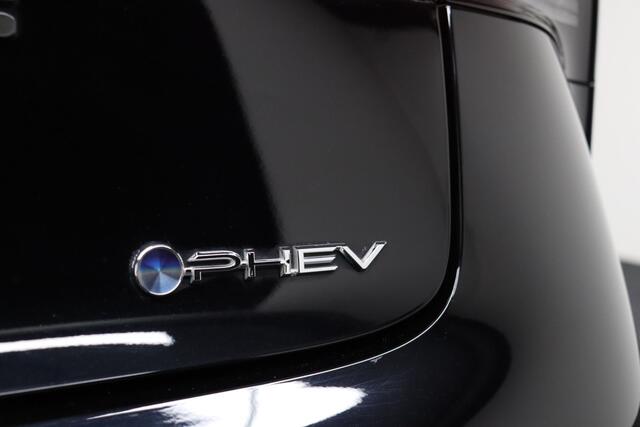 Toyota PRIUS 2.0 Plug-in Executive | Panoramadak | ¤ 5.500,- Demo voordeel | Direct Leverbaar | Navigatie | Camera