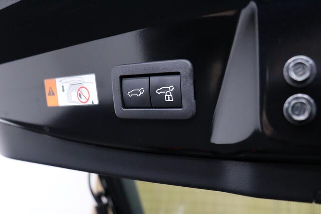 Toyota PRIUS 2.0 Plug-in Executive | Panoramadak | ¤ 5.500,- Demo voordeel | Direct Leverbaar | Navigatie | Camera