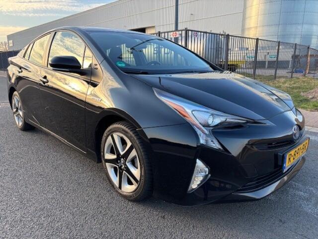 Toyota PRIUS 1.8 DARK EDITION