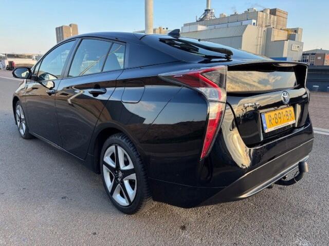 Toyota PRIUS 1.8 DARK EDITION