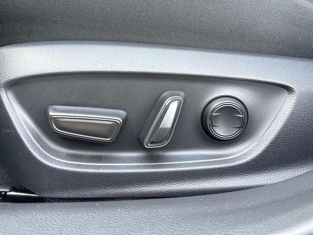 Toyota PRIUS 2.0 Plug-in Executive **NAVIGATIE/ STOEL EN STUURWIELVERWARMING/ DODEHOEK DETECTIE/ CAMERABEELD IN BINNENSPIEGEL/ 36 MAANDEN GARANTIE**