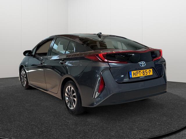 Toyota PRIUS 1.8 Plug-in Executive | Full Map Navi | Bluetooth | verwarmde stoelen | lm velgen |