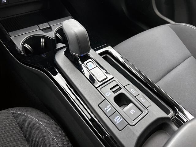 Toyota PRIUS 1.8 Plug-in Executive | Navigatie | Stoel- en Stuurverwarming | Elektrische Achterklep | Parkeersensoren voor+achter |