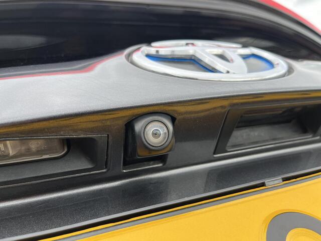 Toyota PRIUS 1.8 Plug-in Business Plus | Navigatie | Achteruitrijcamera | Zonnepaneel