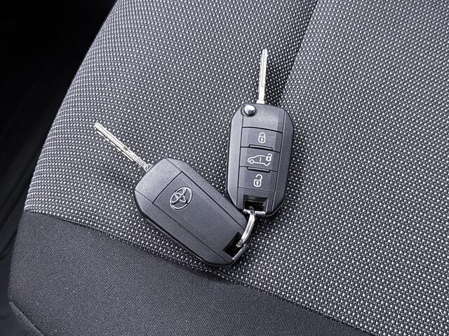 Toyota PROACE CITY 1.5 D-4D Live 130pk automaat Navigatie Achteruitrijcamera Sidebars Cruise control