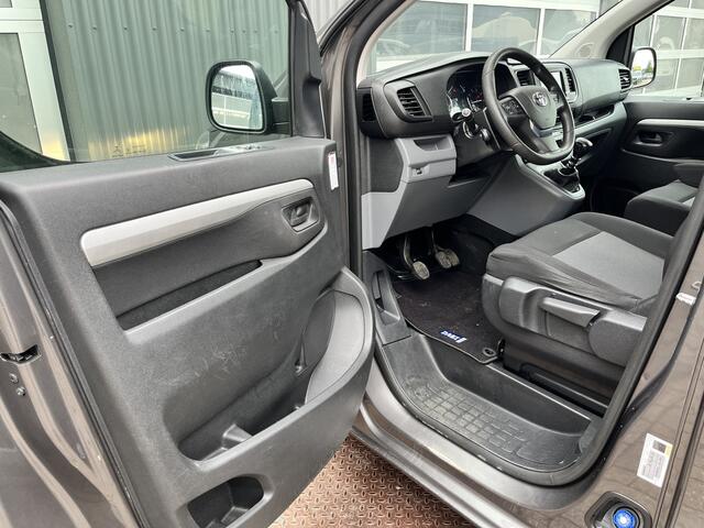 Toyota PROACE Long Worker 2.0 D-4D Professional Long DC Airco Cruise controle Trekhaak 2500kg trekgewicht Telefoonverbinding Navigatie 5-Persoons Lichtmetalenvelgen Parkeerhulp achter Euro 6