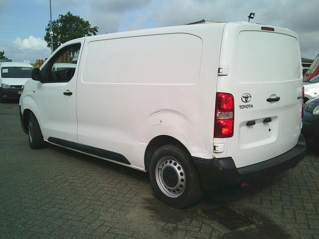Toyota PROACE Worker 1.5 D-4D Cool Comfort German fahrzeugbrief!!!!!!!!Damages on the exterior ,rondom beschadigingen.