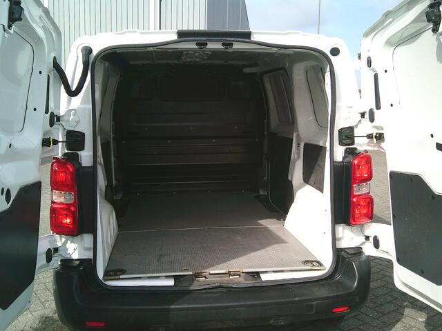 Toyota PROACE Worker 1.5 D-4D Cool Comfort German fahrzeugbrief!!!!!!!!Damages on the exterior ,rondom beschadigingen.