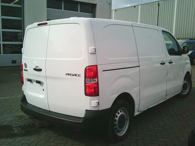 Toyota PROACE Worker 1.5 D-4D Cool Comfort German fahrzeugbrief!!!!!!!!Damages on the exterior ,rondom beschadigingen.