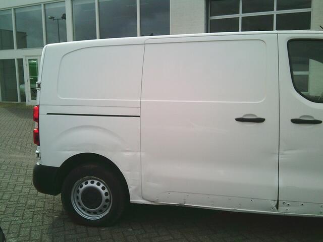 Toyota PROACE Worker 1.5 D-4D Cool Comfort German fahrzeugbrief!!!!!!!!Damages on the exterior ,rondom beschadigingen.