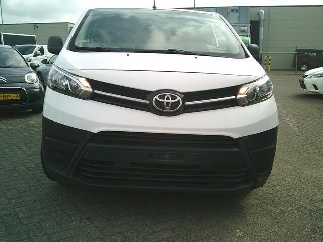 Toyota PROACE Worker 1.5 D-4D Cool Comfort German fahrzeugbrief!!!!!!!!Damages on the exterior ,rondom beschadigingen.