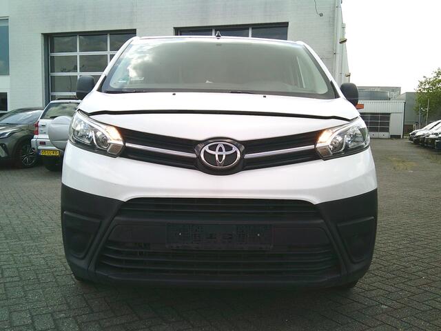 Toyota PROACE Worker 1.5 D-4D Comfort German fahrzeugbrief!!!!!!!!Damages on the exterior ,rondom beschadigingen.