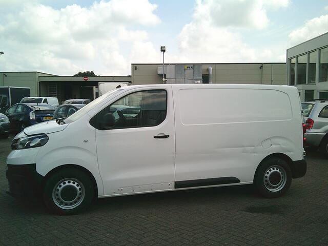 Toyota PROACE Worker 1.5 D-4D Comfort German fahrzeugbrief!!!!!!!!Damages on the exterior ,rondom beschadigingen.