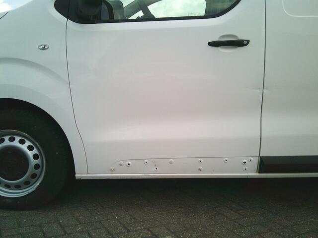 Toyota PROACE Worker 1.5 D-4D Comfort German fahrzeugbrief!!!!!!!!Damages on the exterior ,rondom beschadigingen.