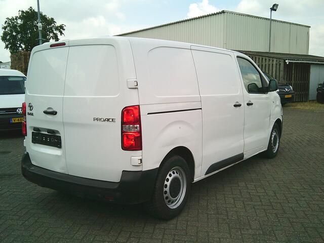 Toyota PROACE Worker 1.5 D-4D Comfort German fahrzeugbrief!!!!!!!!Damages on the exterior ,rondom beschadigingen.