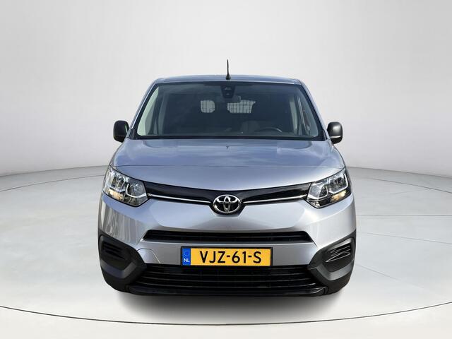 Toyota PROACE CITY 1.5 D-4D Cool Comfort | Trekhaak | Airco | Achterdeuren met ramen | 3 Zitplaatsen |