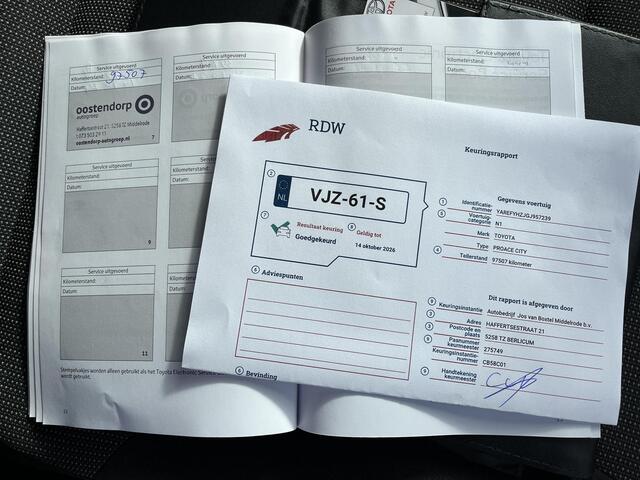 Toyota PROACE CITY 1.5 D-4D Cool Comfort | Trekhaak | Airco | Achterdeuren met ramen | 3 Zitplaatsen |